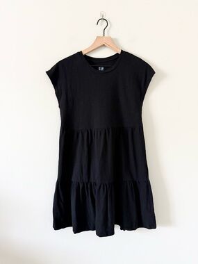 GAP Black Tiered Short Sleeve Dress Size S